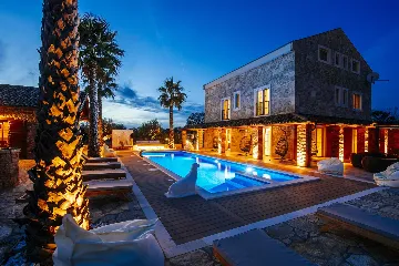8-Bedroom Villa for 16 Guests in Poljica