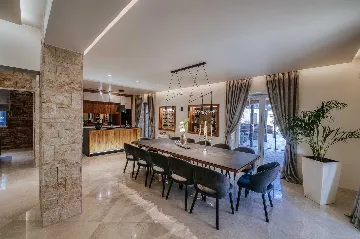 8-Bedroom Villa for 16 Guests in Poljica