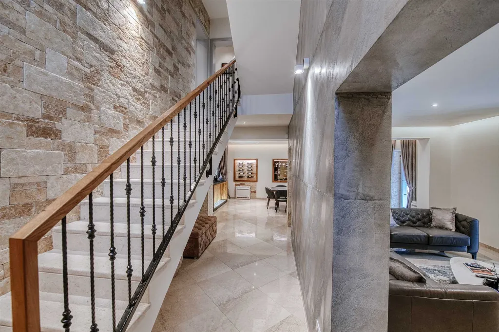 8-Bedroom Villa for 16 Guests in Poljica