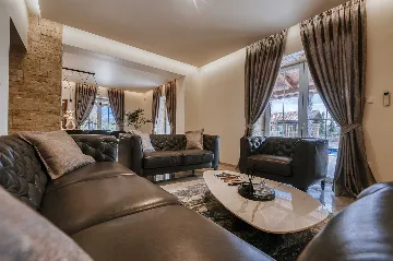 8-Bedroom Villa for 16 Guests in Poljica