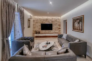 8-Bedroom Villa for 16 Guests in Poljica