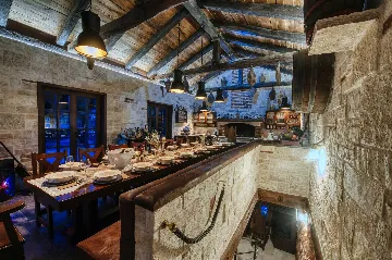 8-Bedroom Villa for 16 Guests in Poljica