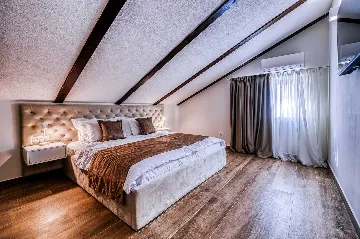 8-Bedroom Villa for 16 Guests in Poljica