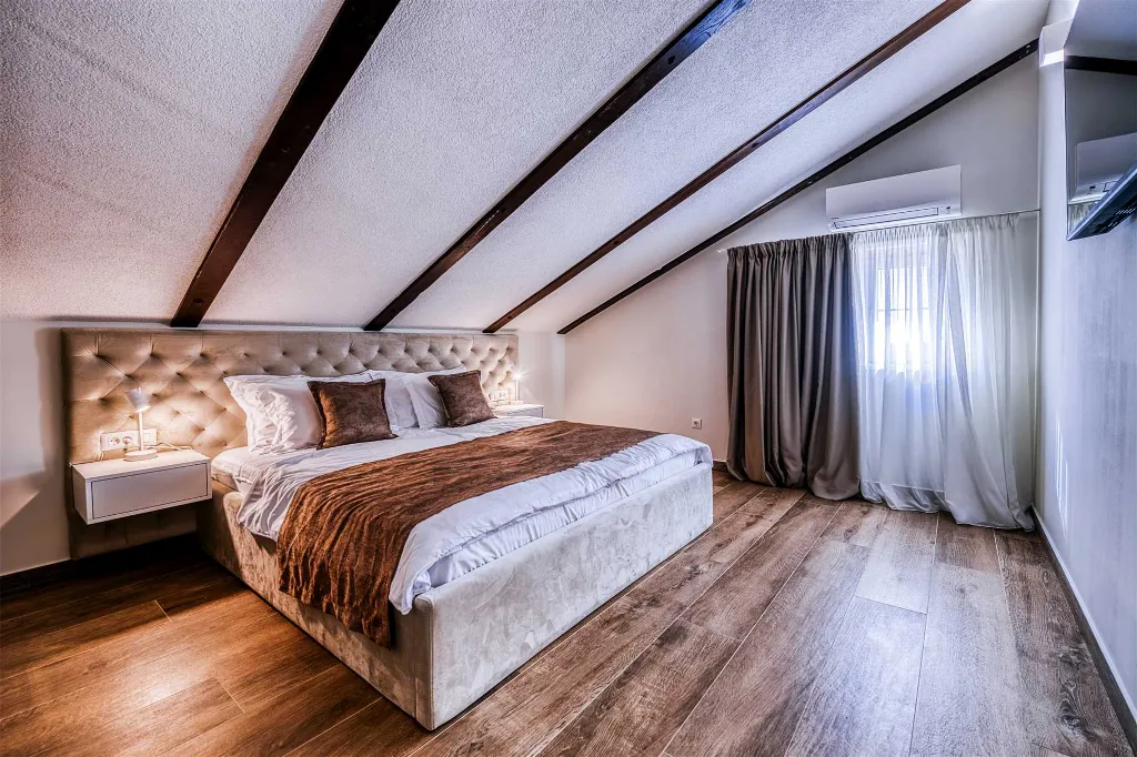 8-Bedroom Villa for 16 Guests in Poljica