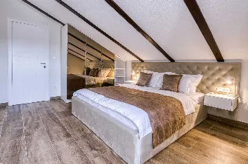 8-Bedroom Villa for 16 Guests in Poljica