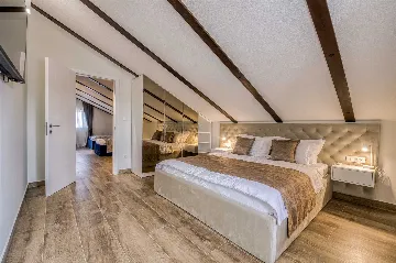 8-Bedroom Villa for 16 Guests in Poljica