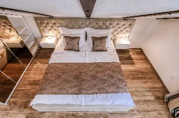 8-Bedroom Villa for 16 Guests in Poljica