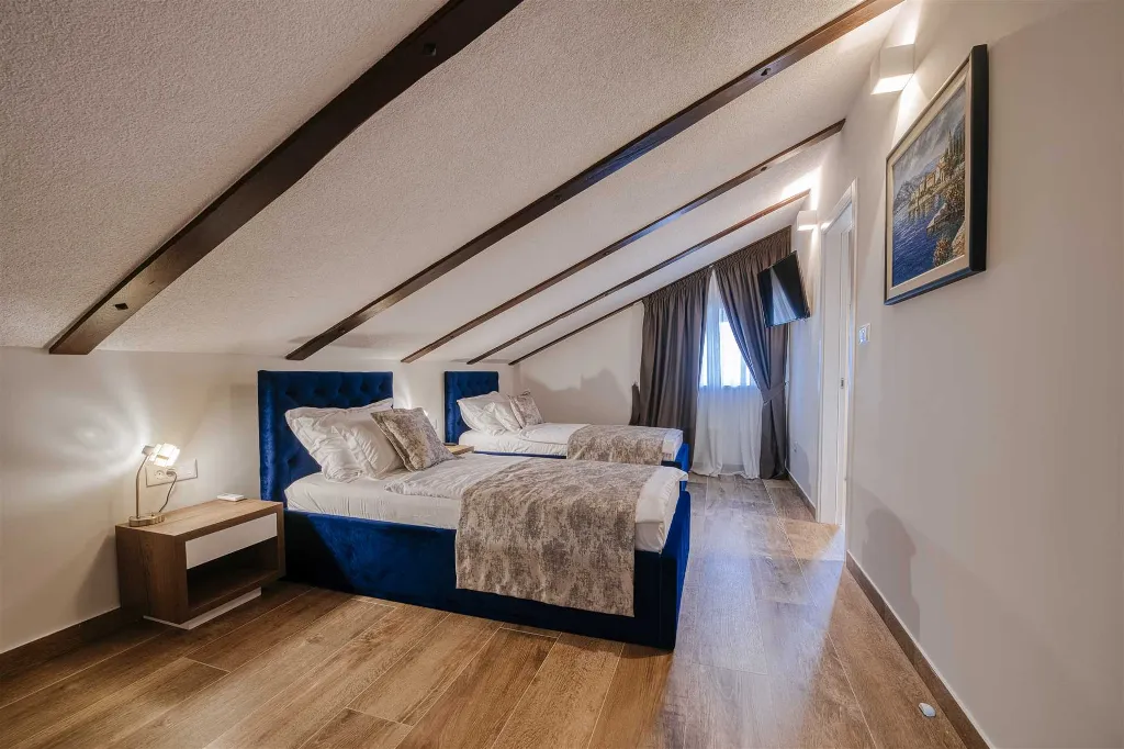 8-Bedroom Villa for 16 Guests in Poljica
