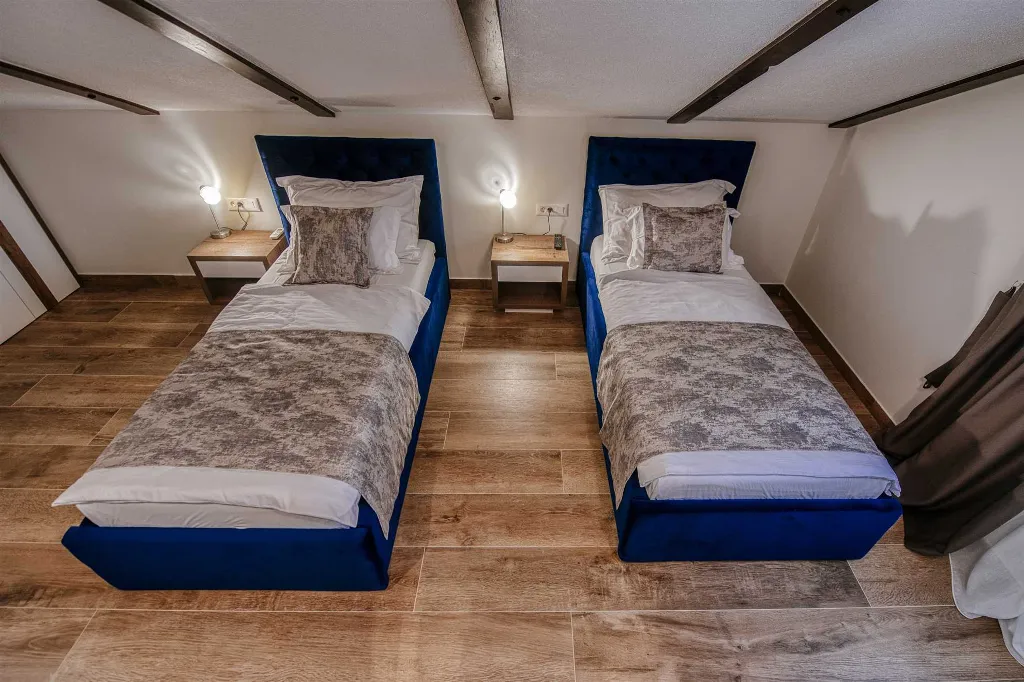 8-Bedroom Villa for 16 Guests in Poljica