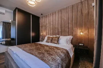 8-Bedroom Villa for 16 Guests in Poljica