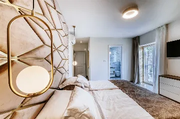 8-Bedroom Villa for 16 Guests in Poljica