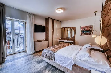 8-Bedroom Villa for 16 Guests in Poljica