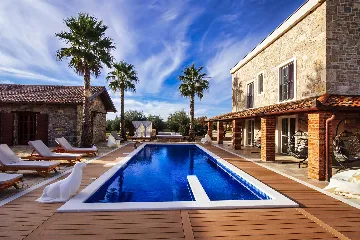 8-Bedroom Villa for 16 Guests in Poljica