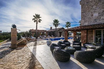 8-Bedroom Villa for 16 Guests in Poljica