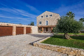 8-Bedroom Villa for 16 Guests in Poljica