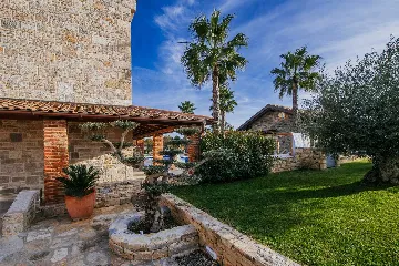 8-Bedroom Villa for 16 Guests in Poljica