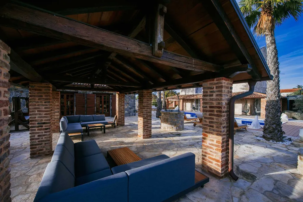8-Bedroom Villa for 16 Guests in Poljica