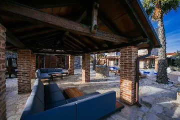 8-Bedroom Villa for 16 Guests in Poljica