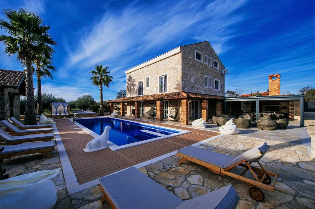 8-Bedroom Villa for 16 Guests in Poljica