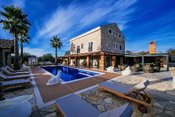 8-Bedroom Villa for 16 Guests in Poljica