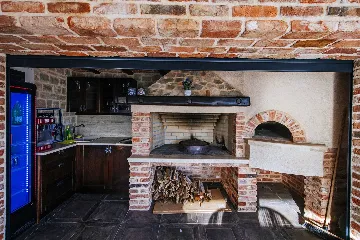 8-Bedroom Villa for 16 Guests in Poljica