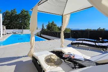 4-Bedroom Villa for 8 Guests in Starigrad
