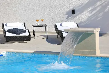 4-Bedroom Villa for 8 Guests in Starigrad