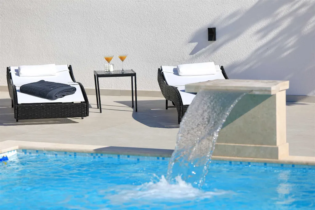 4-Bedroom Villa for 8 Guests in Starigrad