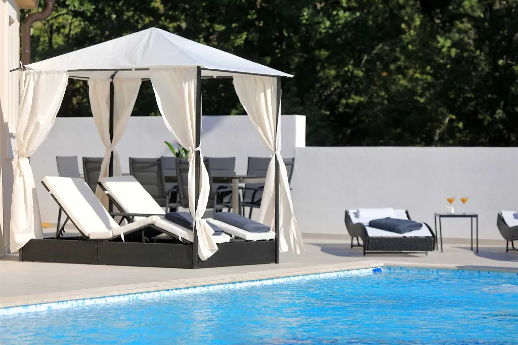 4-Bedroom Villa for 8 Guests in Starigrad