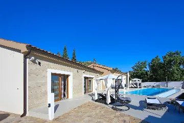 4-Bedroom Villa for 8 Guests in Starigrad