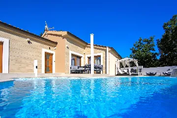 4-Bedroom Villa for 8 Guests in Starigrad