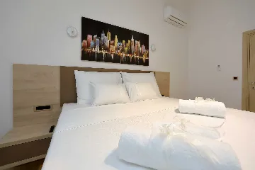 4-Bedroom Villa for 8 Guests in Starigrad