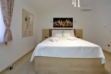 4-Bedroom Villa for 8 Guests in Starigrad