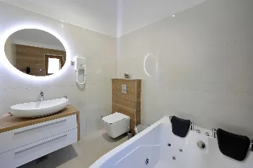 4-Bedroom Villa for 8 Guests in Starigrad