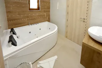 4-Bedroom Villa for 8 Guests in Starigrad