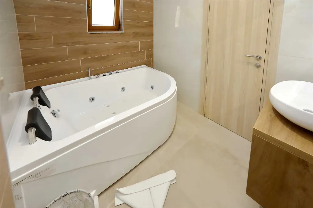 4-Bedroom Villa for 8 Guests in Starigrad