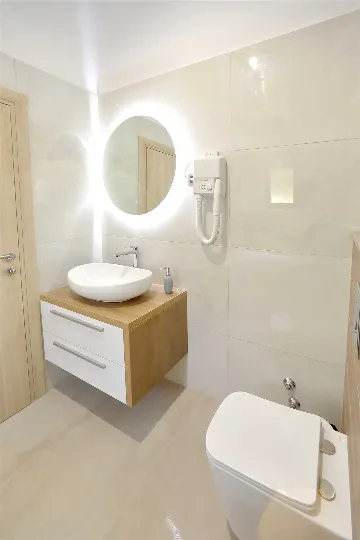 4-Bedroom Villa for 8 Guests in Starigrad