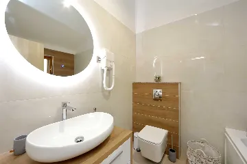 4-Bedroom Villa for 8 Guests in Starigrad