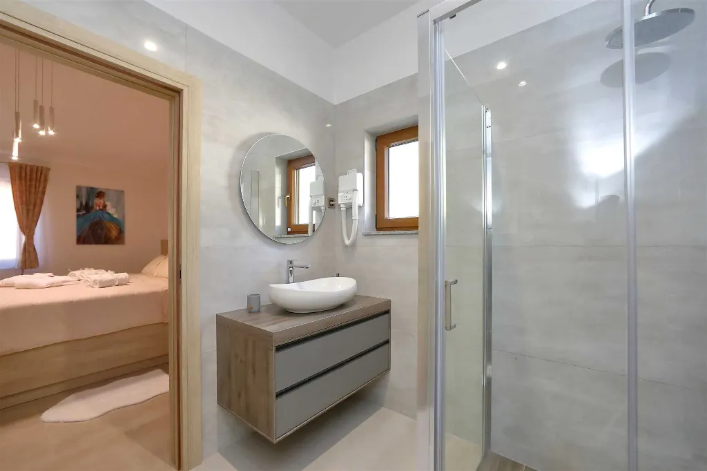 4-Bedroom Villa for 8 Guests in Starigrad
