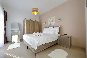 4-Bedroom Villa for 8 Guests in Starigrad