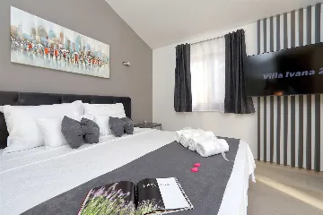 4-Bedroom Villa for 8 Guests in Starigrad