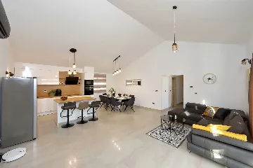 4-Bedroom Villa for 8 Guests in Starigrad