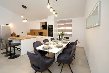 4-Bedroom Villa for 8 Guests in Starigrad