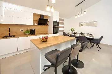 4-Bedroom Villa for 8 Guests in Starigrad