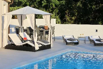 4-Bedroom Villa for 8 Guests in Starigrad