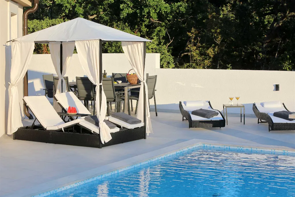 4-Bedroom Villa for 8 Guests in Starigrad