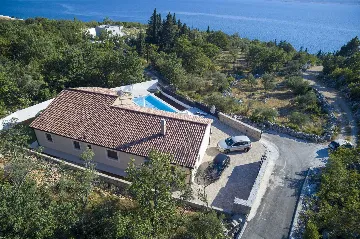 4-Bedroom Villa for 8 Guests in Starigrad
