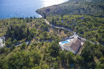 4-Bedroom Villa for 8 Guests in Starigrad