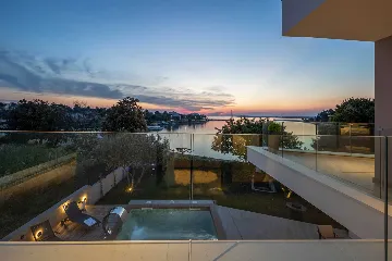 4-Bedroom Villa for 8 in Zaton, Nin