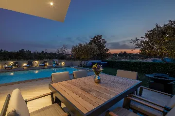 4-Bedroom Villa for 8 in Zaton, Nin